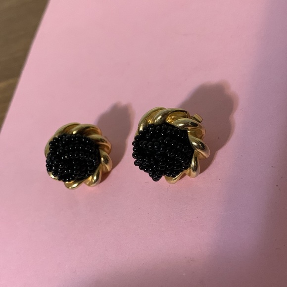 Beautiful clip on style earrings - Picture 3 of 5